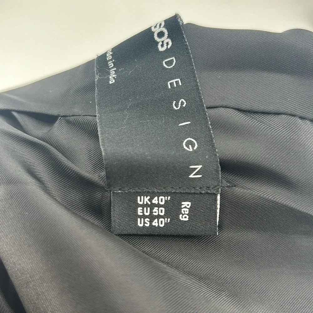 UEC men’s ASOS black tuxedo blazer in black size 40R